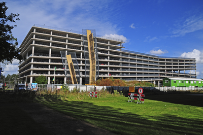 900305 Gezicht op de parkeergarage P+R Science Park aan de Universiteitsweg te Utrecht.